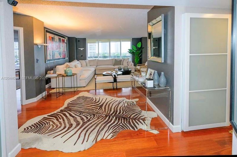 3600 Mystic Pointe Dr , Unit 718, Aventura, FL 33180 Photo