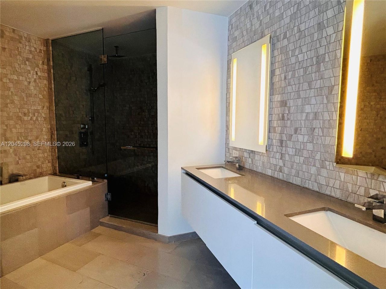 88 SW 7th St, Unit 1511, Miami, FL 33130 Photo