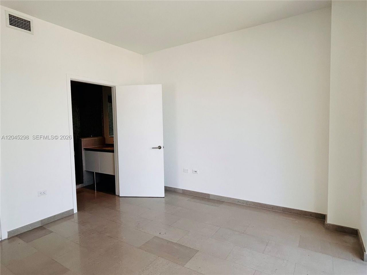 88 SW 7th St, Unit 1511, Miami, FL 33130 Photo