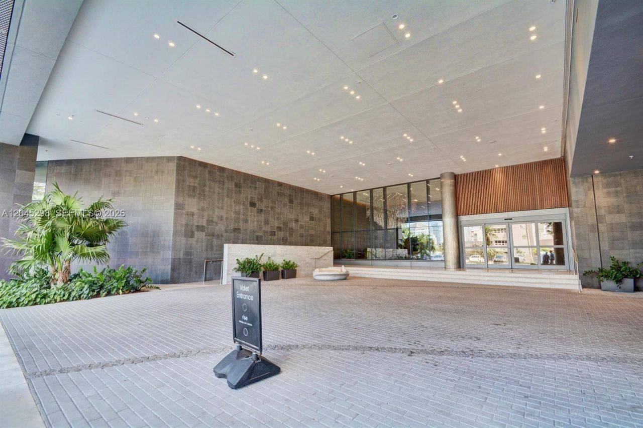 88 SW 7th St, Unit 1511, Miami, FL 33130 Photo