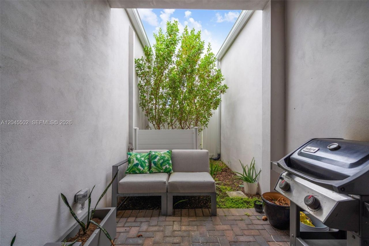 387 NW 17th St , Fort Lauderdale, FL 33311 Photo