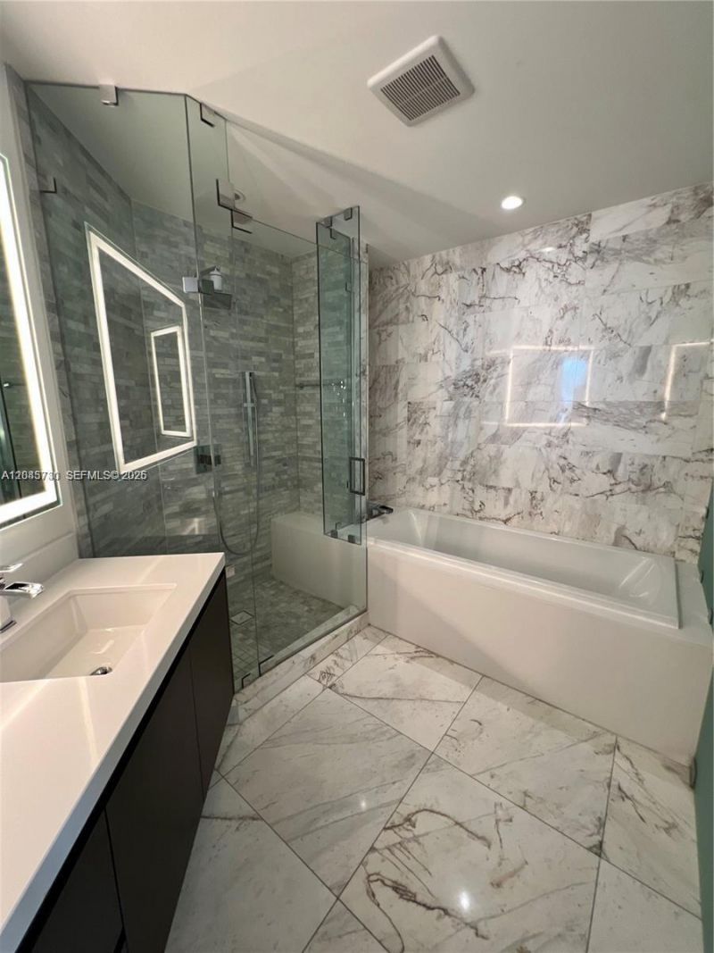 851 NE 1st Ave, Unit 1208, Miami, FL 33132 Photo