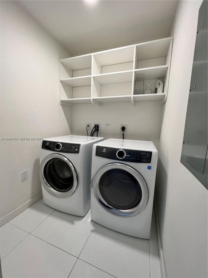 851 NE 1st Ave, Unit 1208, Miami, FL 33132 Photo