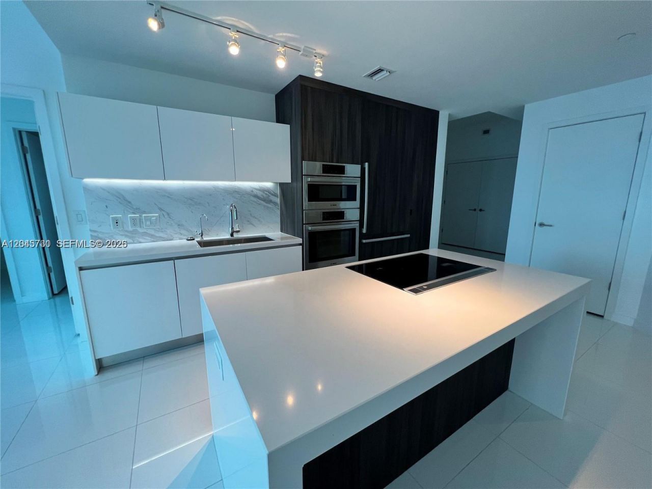 851 NE 1st Ave, Unit 1208, Miami, FL 33132 Photo