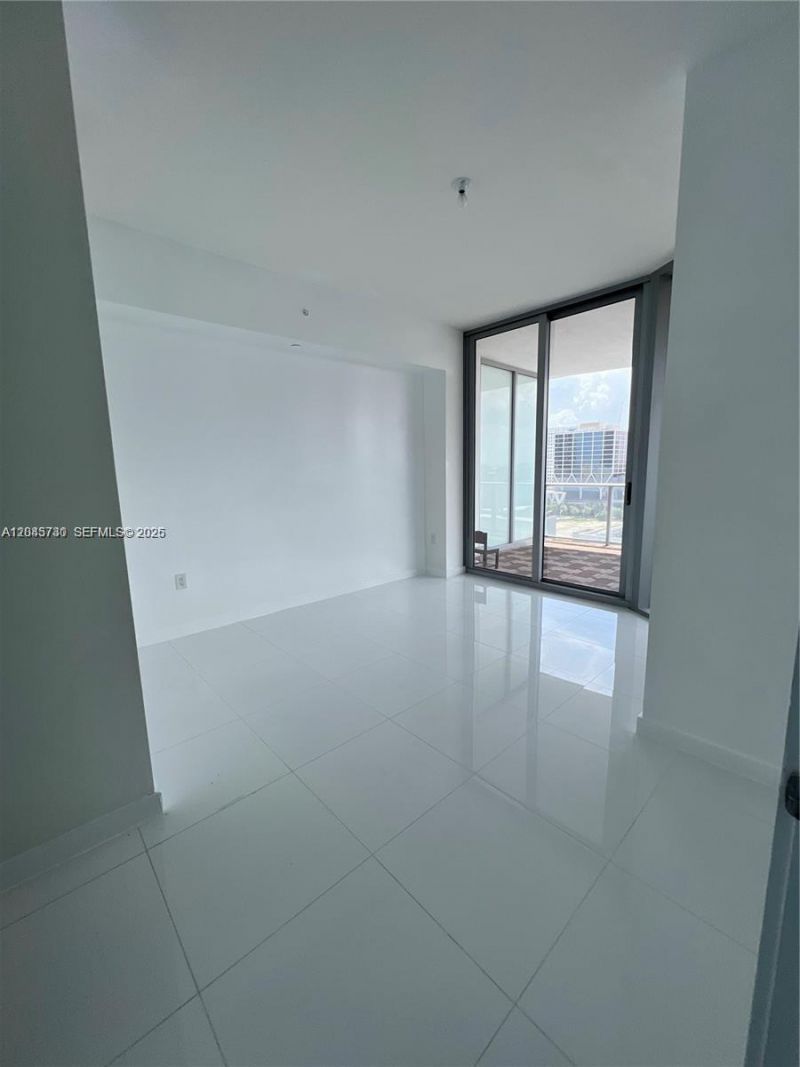 851 NE 1st Ave, Unit 1208, Miami, FL 33132 Photo