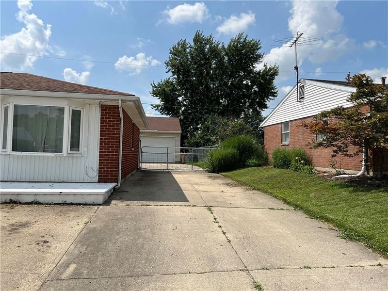 7711 Rothfield Drive, Huber Heights, OH 45424 Photo 2