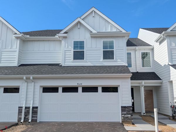 4028 Hayward Avenue N, Oakdale, MN 55128