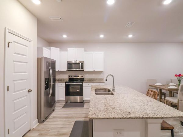 7174 Village Ln, Pensacola, FL 32504