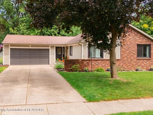 1930 Beacon Hill Drive, Lansing, MI 48906