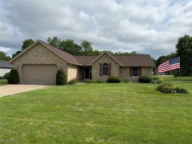 256 Clarence Drive SE, New Philadelphia, OH 44663