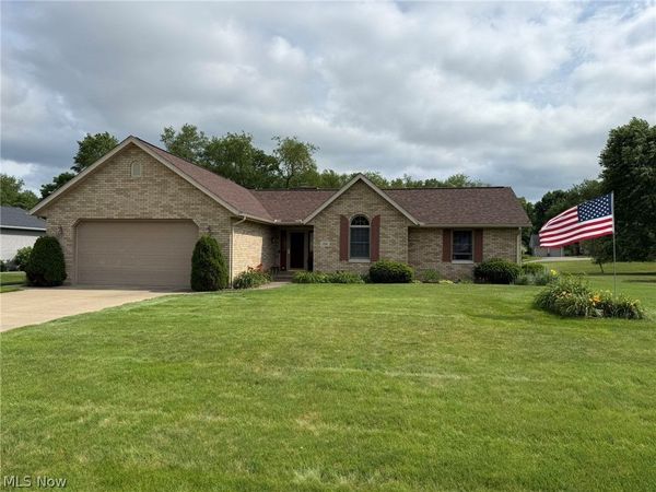 256 Clarence Drive SE, New Philadelphia, OH 44663