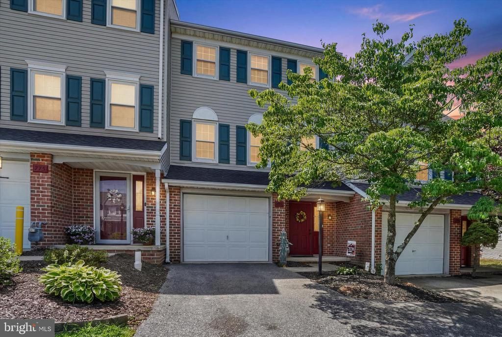 765 Robin Hill Circle, York, PA 17404 Main Photo