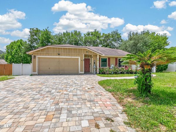 8005 FLEUR DE LIS Drive, Jacksonville, FL 32277