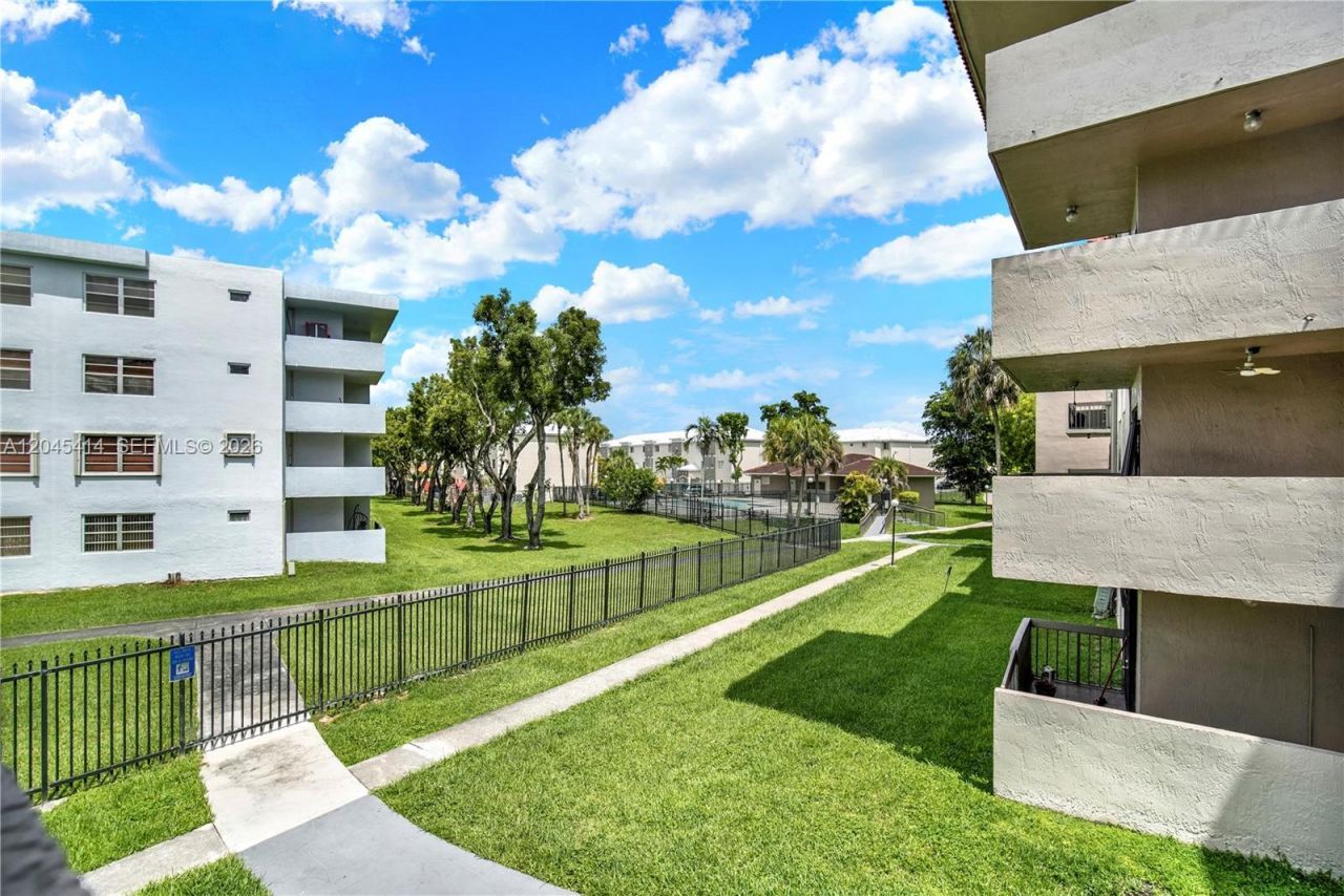 1101 SW 122nd Ave , Unit 205, Miami, FL 33184 Photo