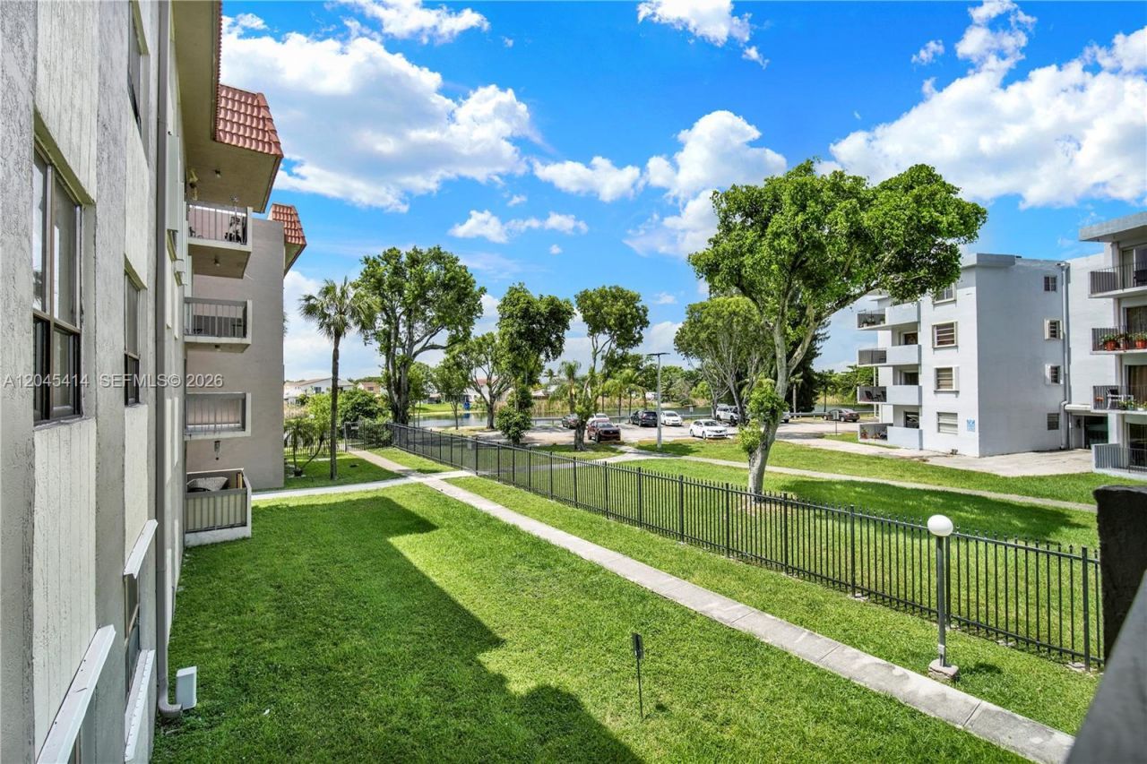 1101 SW 122nd Ave , Unit 205, Miami, FL 33184 Photo