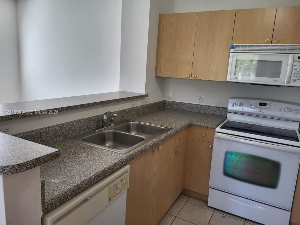 8070 N Nob Hill Rd , Unit 208, Tamarac, FL 33321 Photo