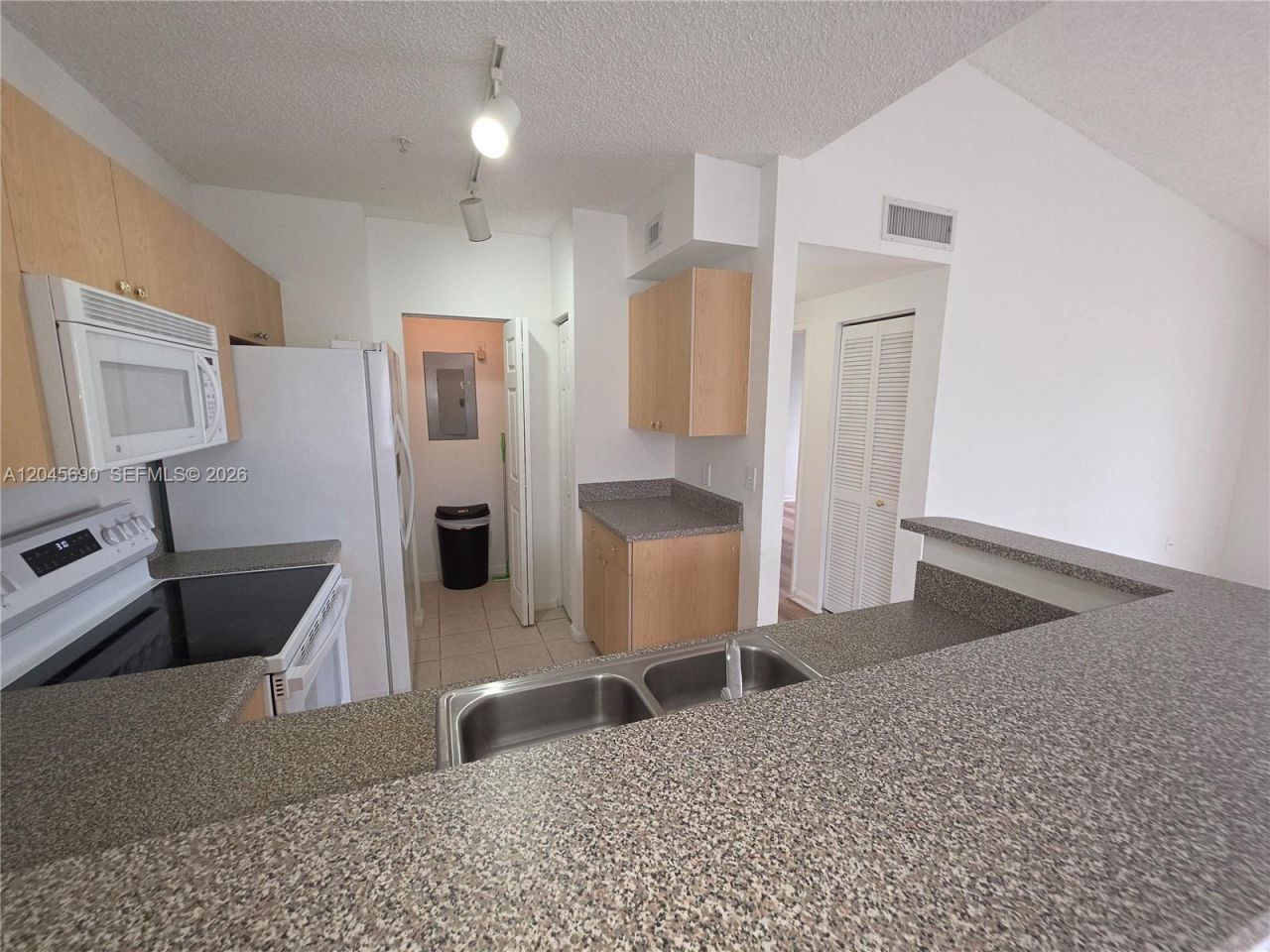 8070 N Nob Hill Rd , Unit 208, Tamarac, FL 33321 Photo
