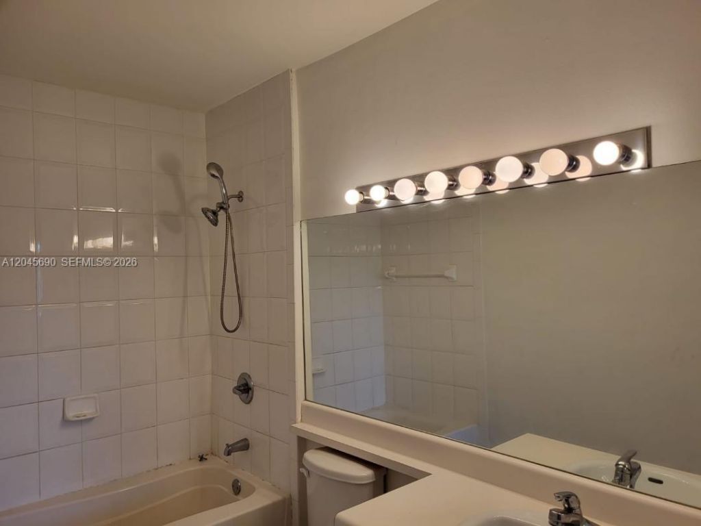 8070 N Nob Hill Rd , Unit 208, Tamarac, FL 33321 Photo