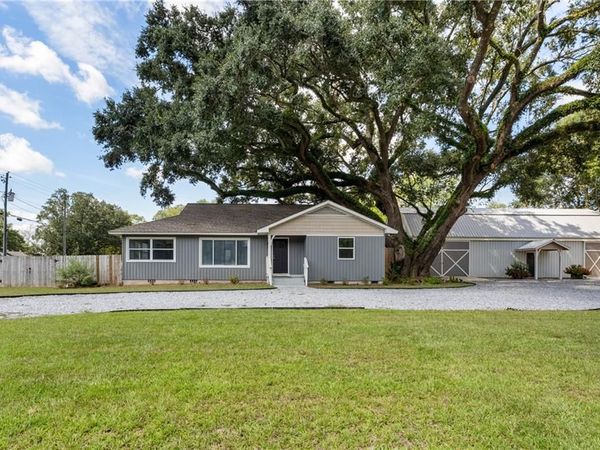 2762 Hillcrest Road, Mobile, AL 36695
