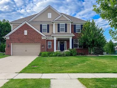 354 Findley Circle, Lake Orion Vlg, MI 48360