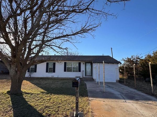 702 4th Street , Lawn, TX 79530