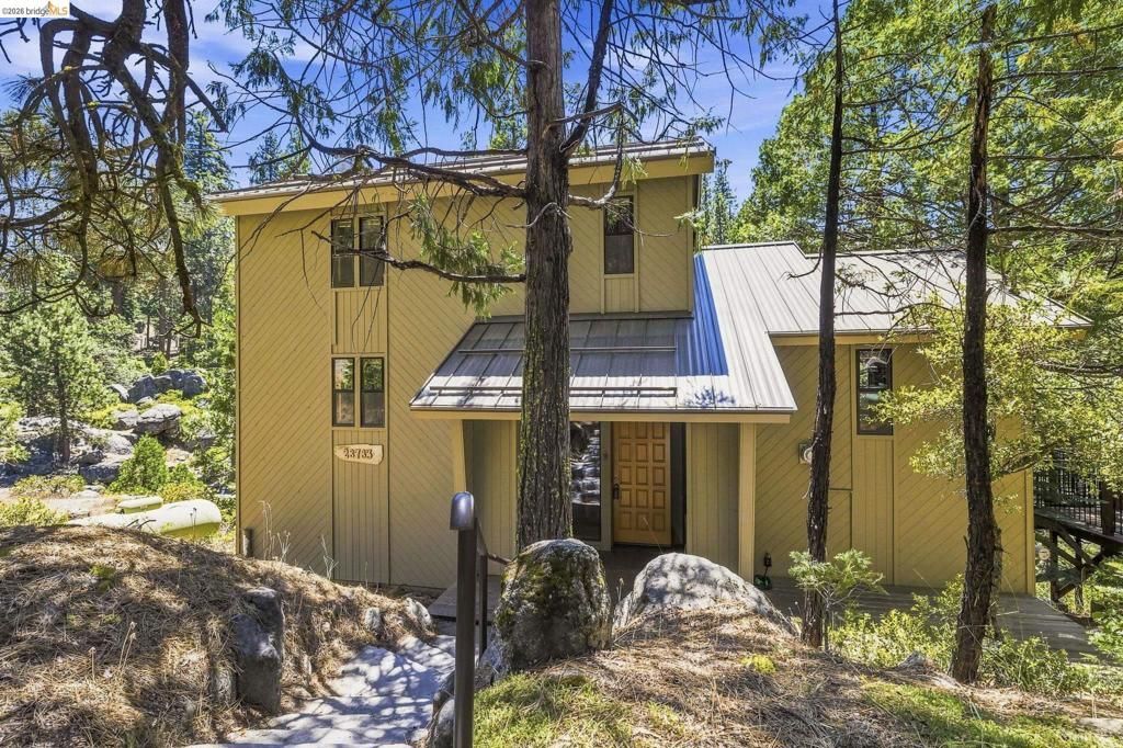 28783 Herring Creek Ln, Strawberry, CA 95375 Main Photo