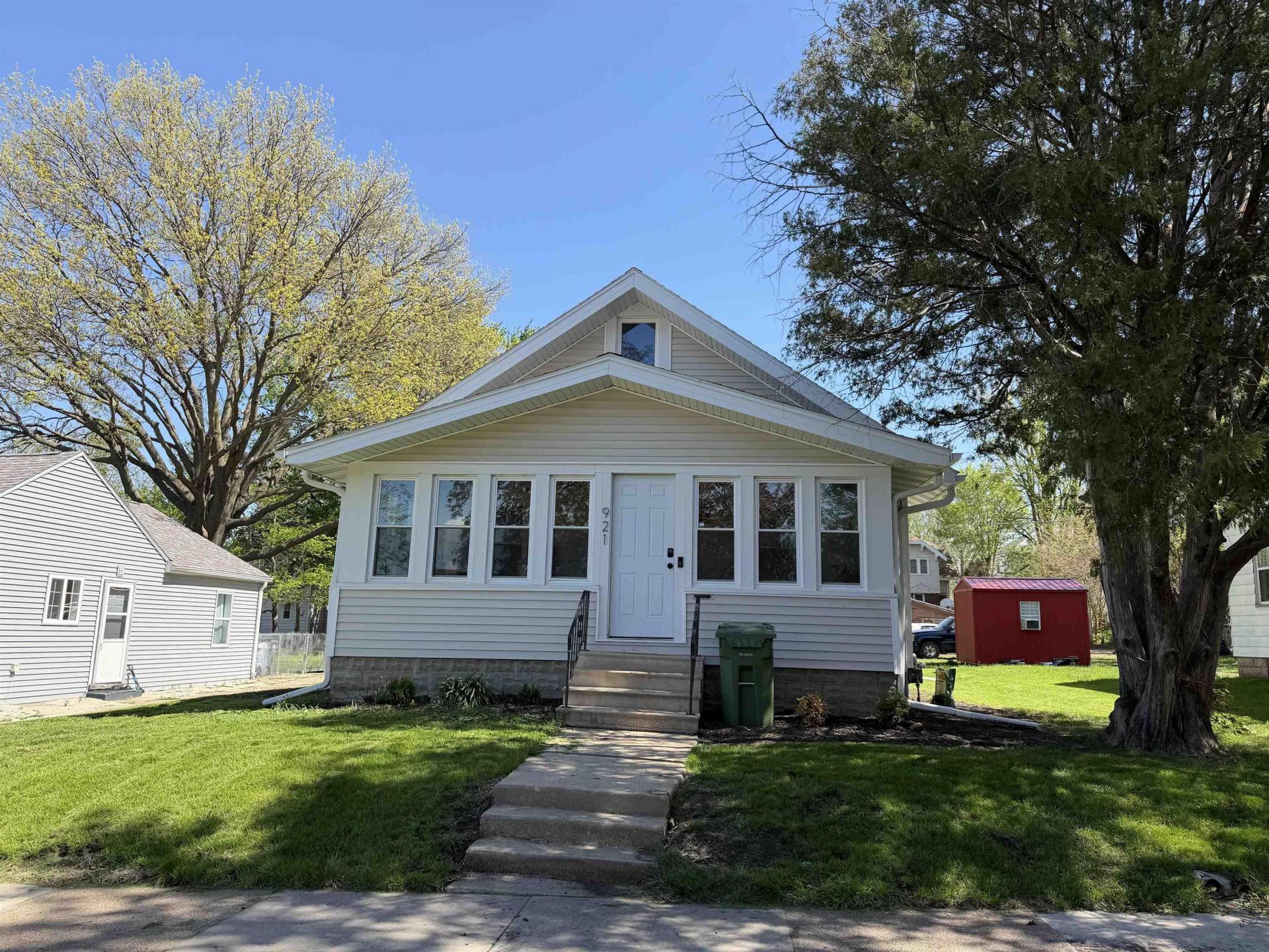 921 Leavitt Street, Waterloo, IA 50702 Main Photo