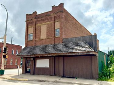 110 Main Street N, Bird Island, MN 55310