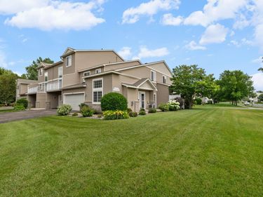 6610 Peony Lane N, Unit 6610B, Maple Grove, MN 55311