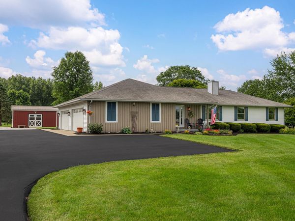 3084 Columbus Road , Centerburg, OH 43011