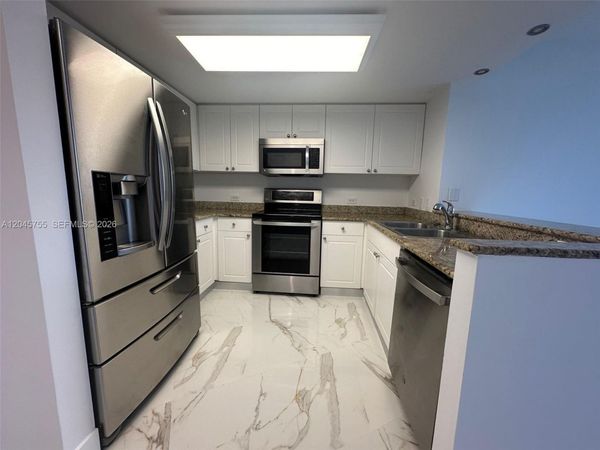 19501 W Country Club Dr , Unit 406, Aventura, FL 33180