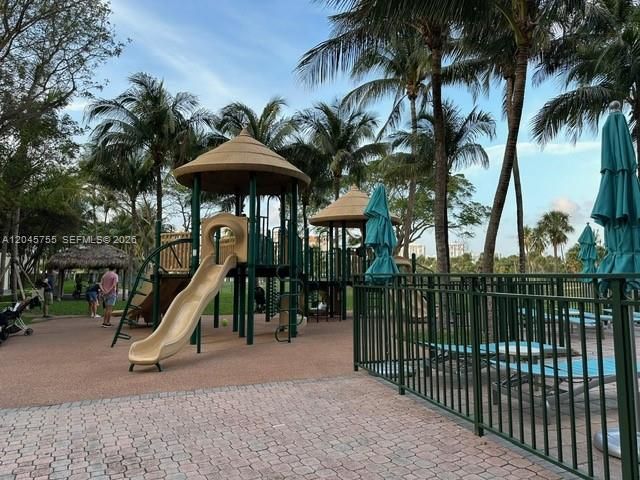 19501 W Country Club Dr, Unit 406, Aventura, FL 33180 Photo