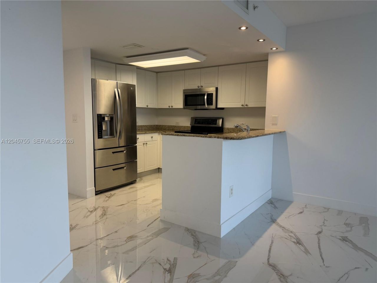 19501 W Country Club Dr, Unit 406, Aventura, FL 33180 Photo