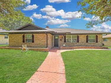 5429 Enderly Place, Dallas, TX 75227