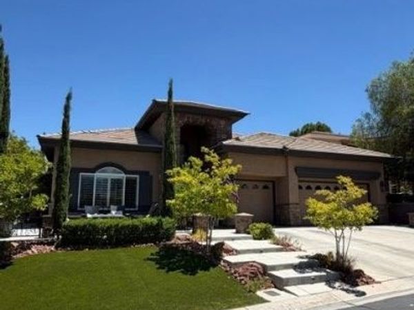 100 S Ring Dove Drive , Las Vegas, NV 89144