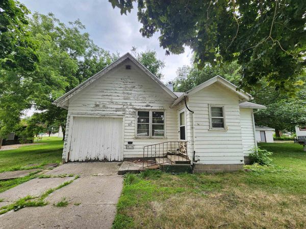 323 W Section Line Road Road , Laurens, IA 50554