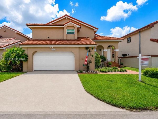 17617 NW 61st Ct N , Hialeah, FL 33015