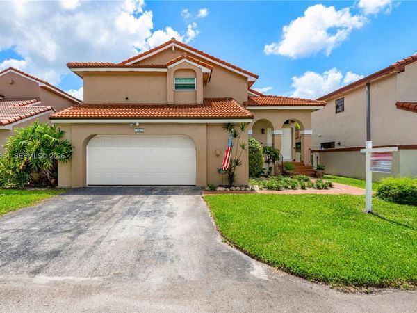 17617 NW 61st Ct N , Hialeah, FL 33015