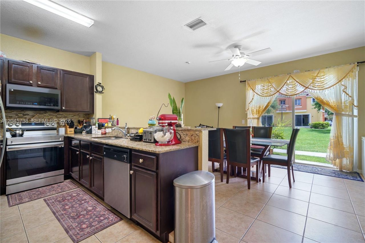 8915 SW 19th St, Miramar, FL 33025 Photo