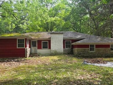 8905 County Road, Clarence Center, NY 14032
