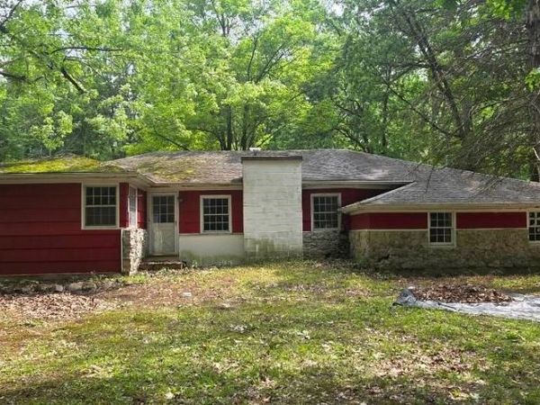 8905 County Road, Clarence Center, NY 14032
