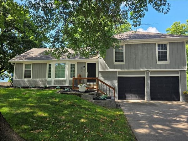 3710 Beechwood Drive, Lee's Summit, MO 64064