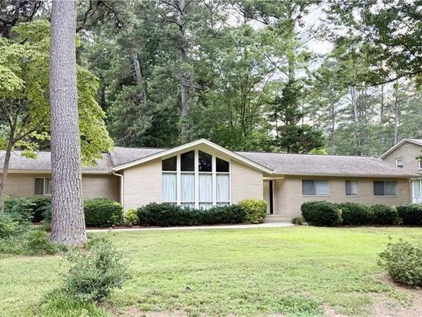 645 Dorsey Circle SW, Lilburn, GA 30047