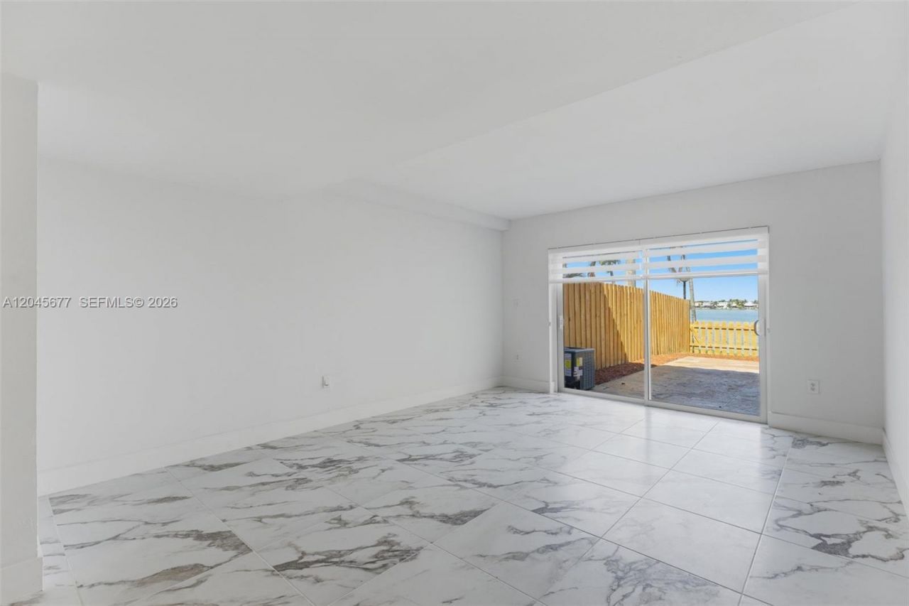 1030 NW 123rd Ct, Unit 706, Miami, FL 33182 Photo