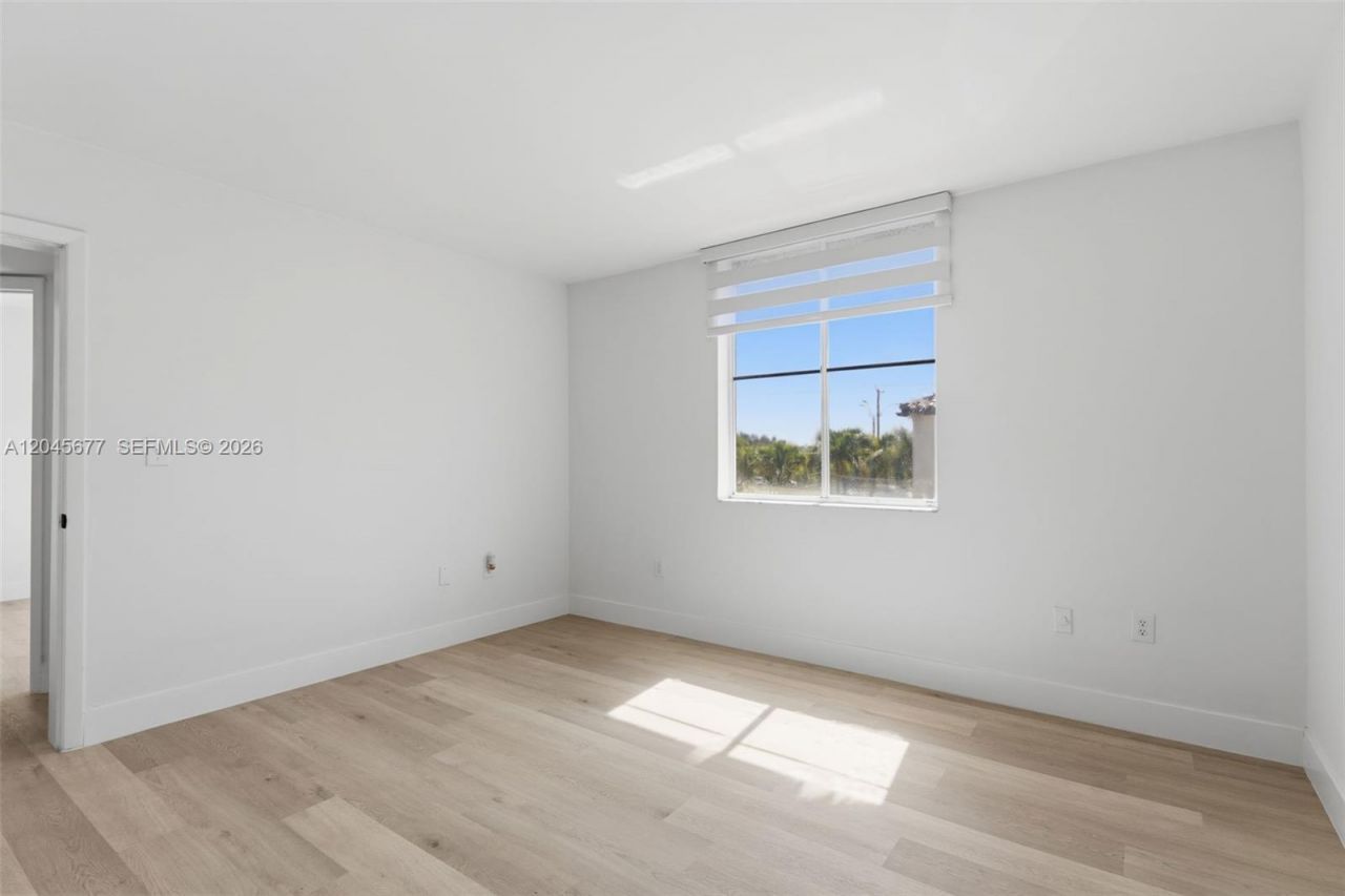1030 NW 123rd Ct, Unit 706, Miami, FL 33182 Photo