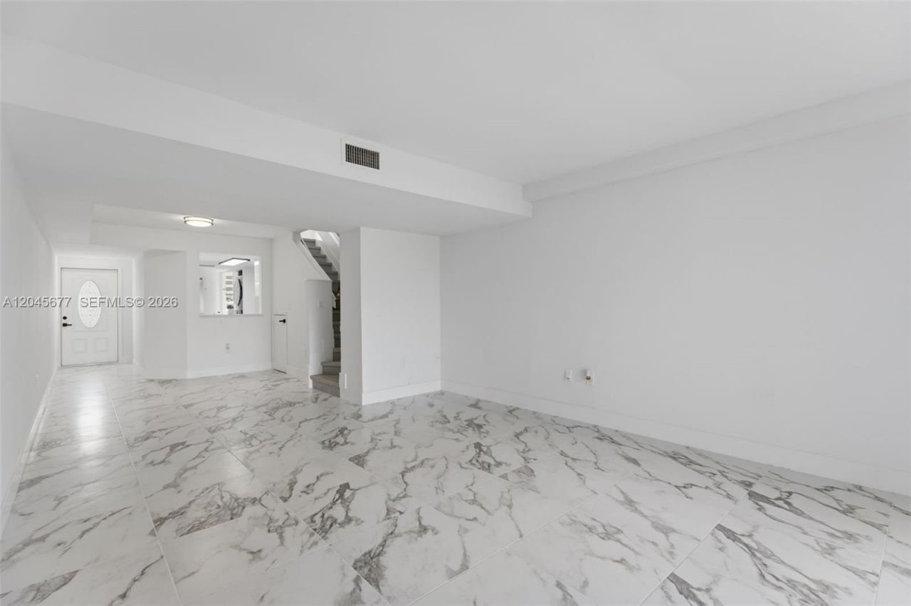 1030 NW 123rd Ct, Unit 706, Miami, FL 33182 Photo