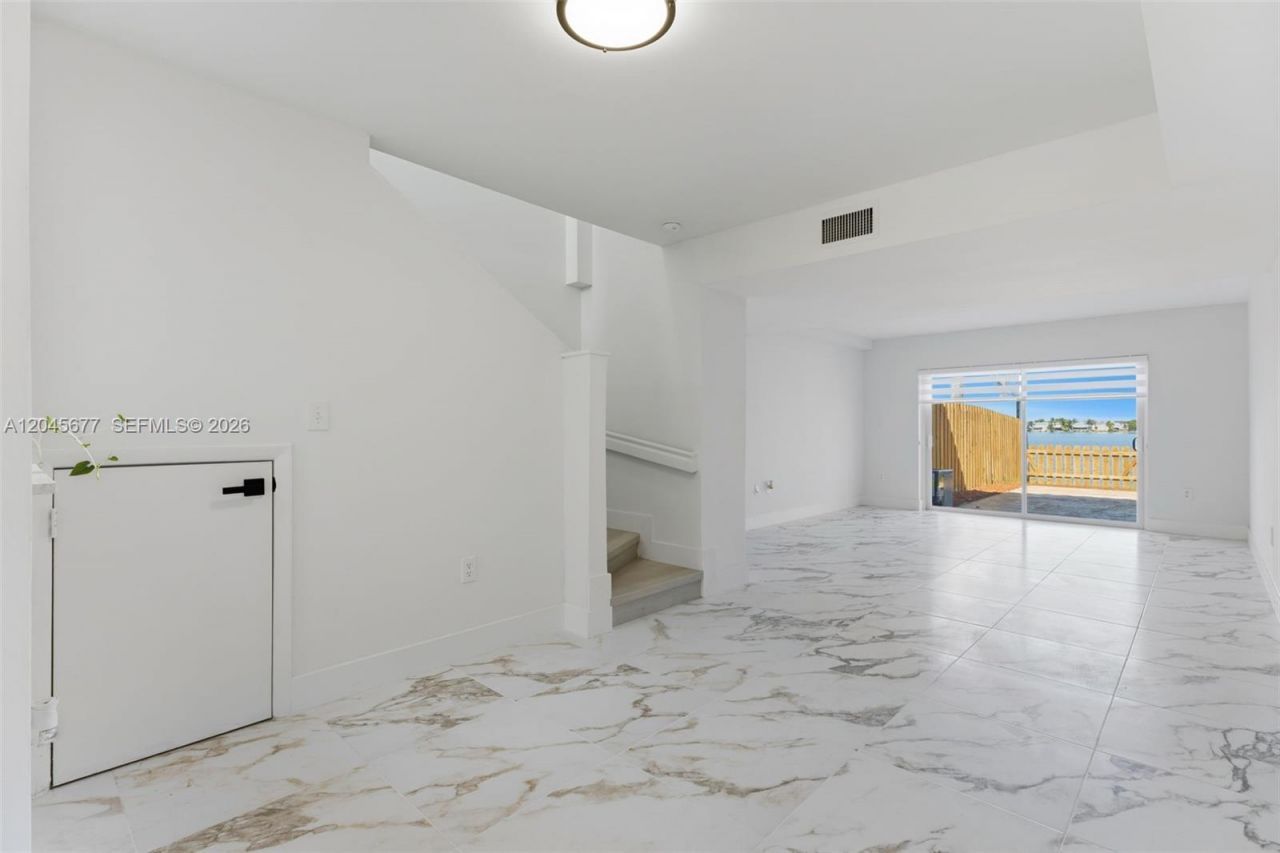 1030 NW 123rd Ct, Unit 706, Miami, FL 33182 Photo