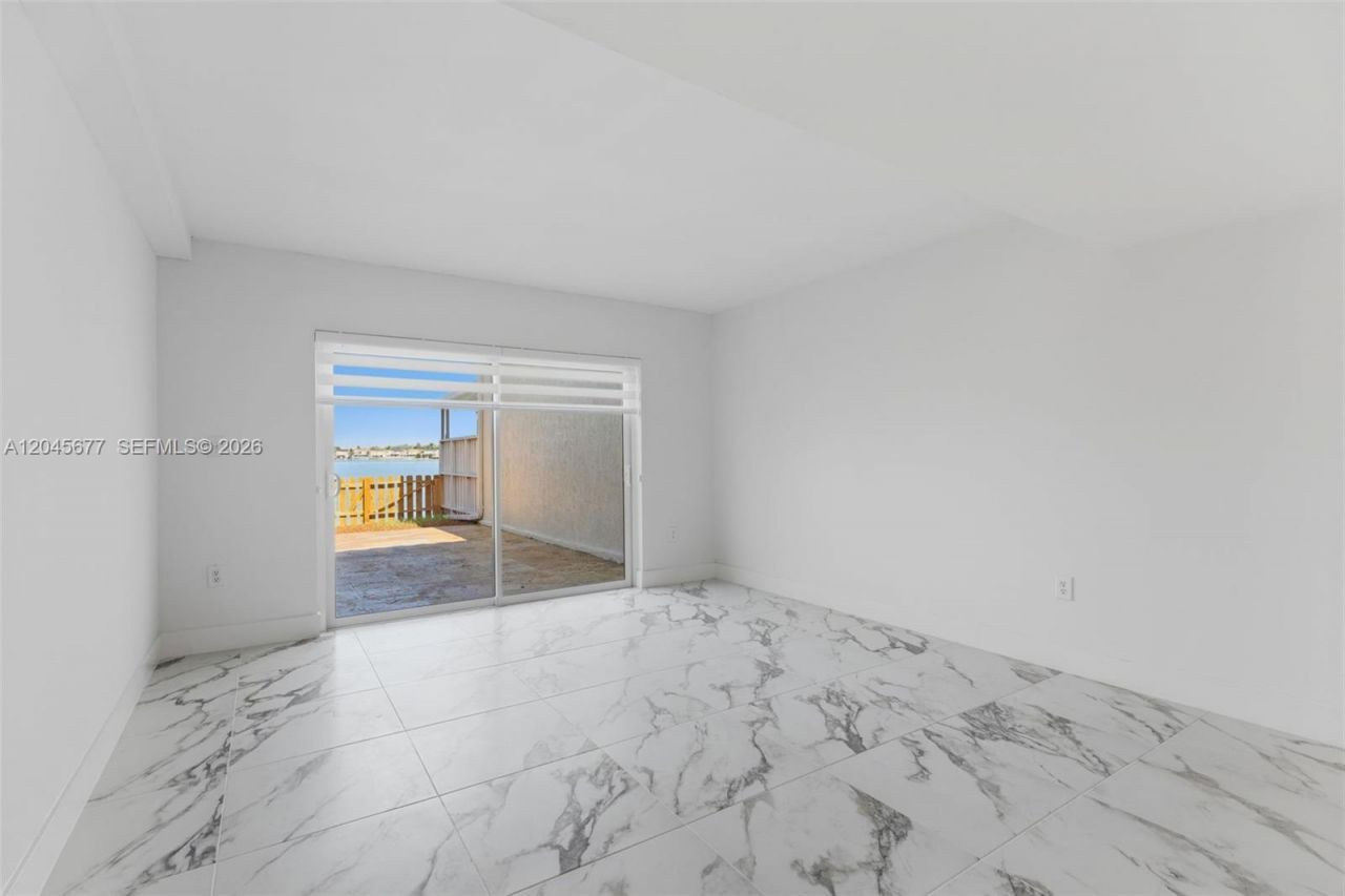 1030 NW 123rd Ct, Unit 706, Miami, FL 33182 Photo