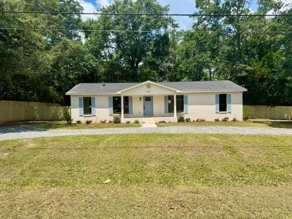 9481 Pinewood Avenue , Elberta, AL 36530