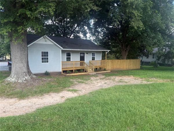 443 Walker Street , Villa Rica, GA 30180